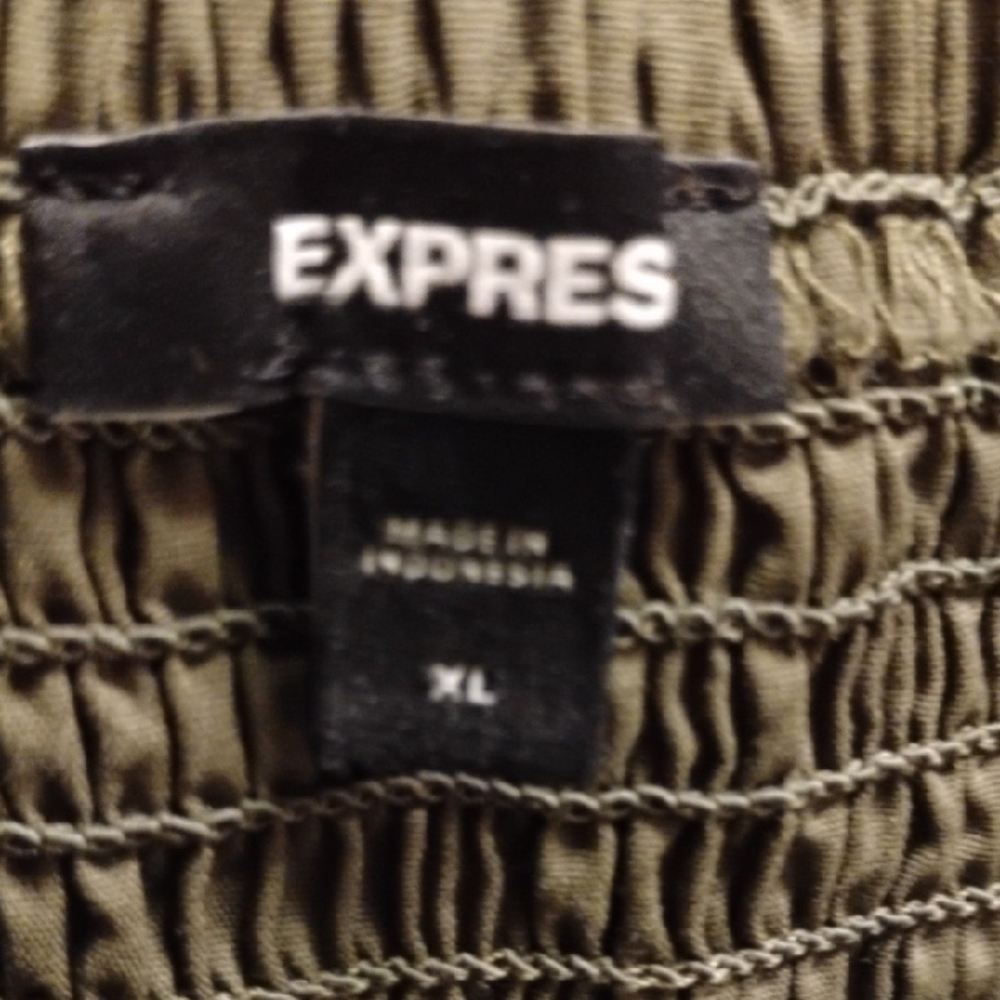 Express Olive green ruffle short detailed romper 24 inches p2p - Picture 5 of 5